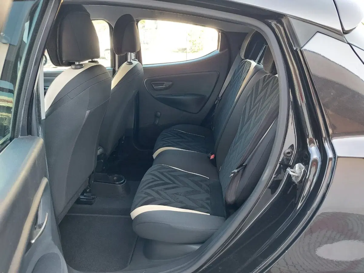 Lancia Ypsilon usata a Pavia (4)