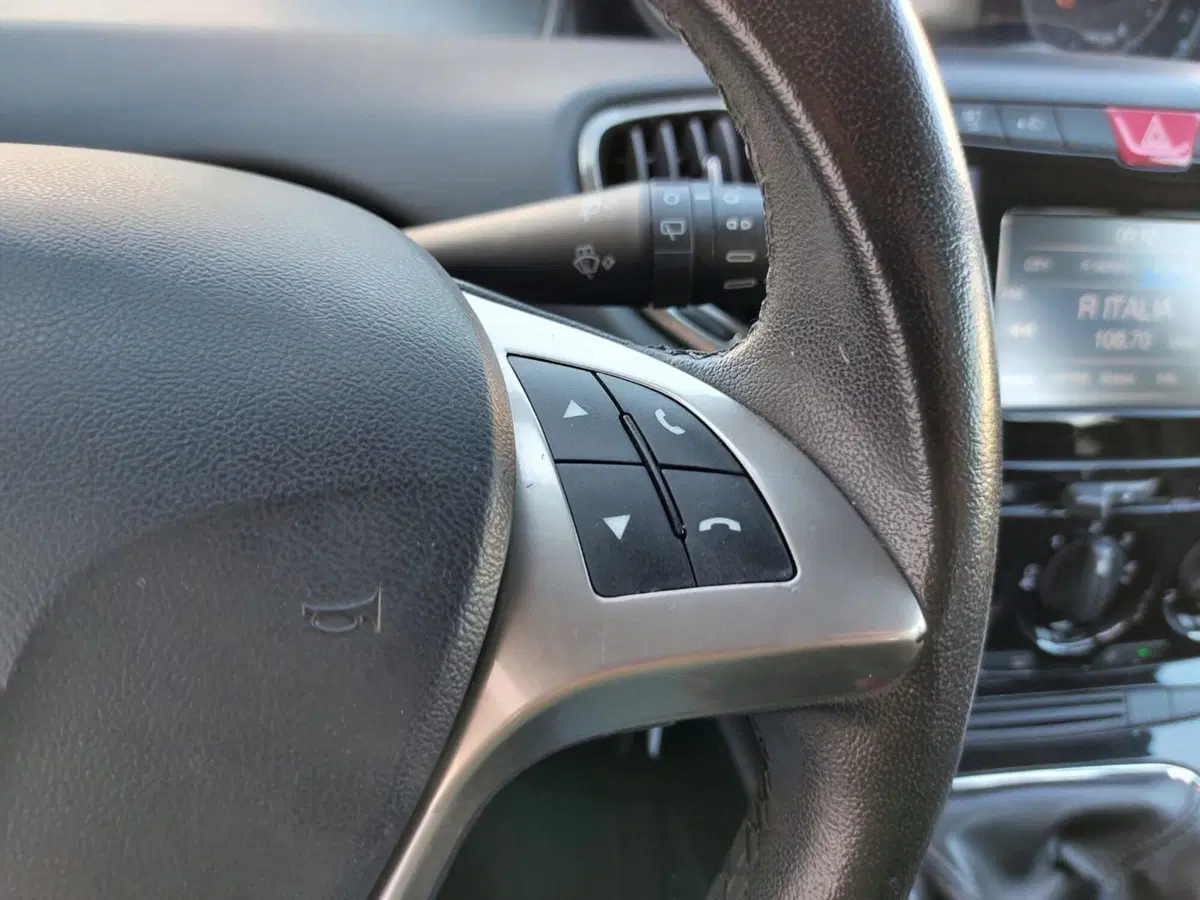 Lancia Ypsilon usata a Pavia (7)