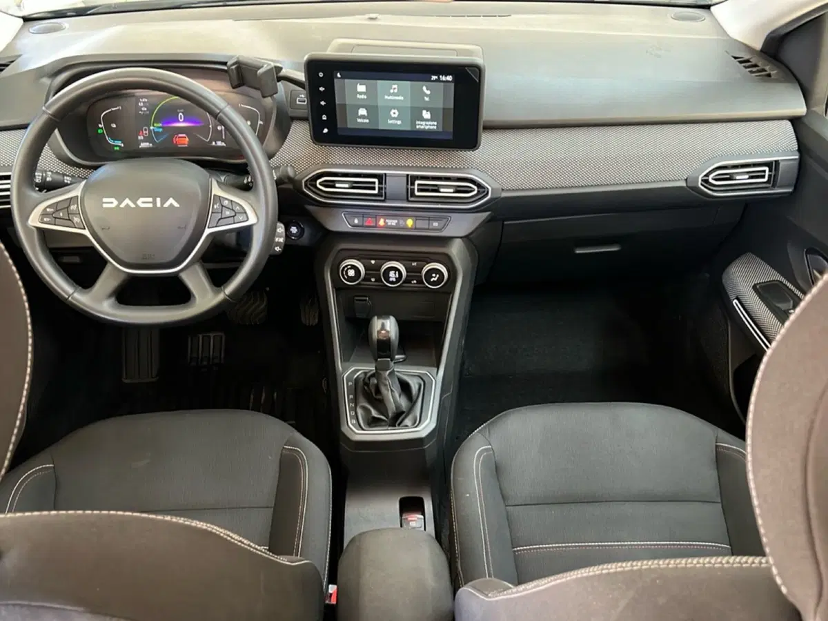 Dacia Jogger usata a Roma (11)