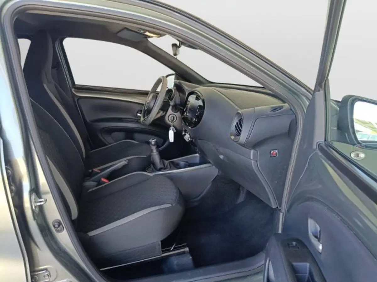 Toyota Aygo X usata a Teramo (11)