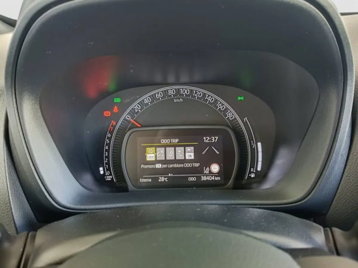 Toyota Aygo X usata a Teramo (12)