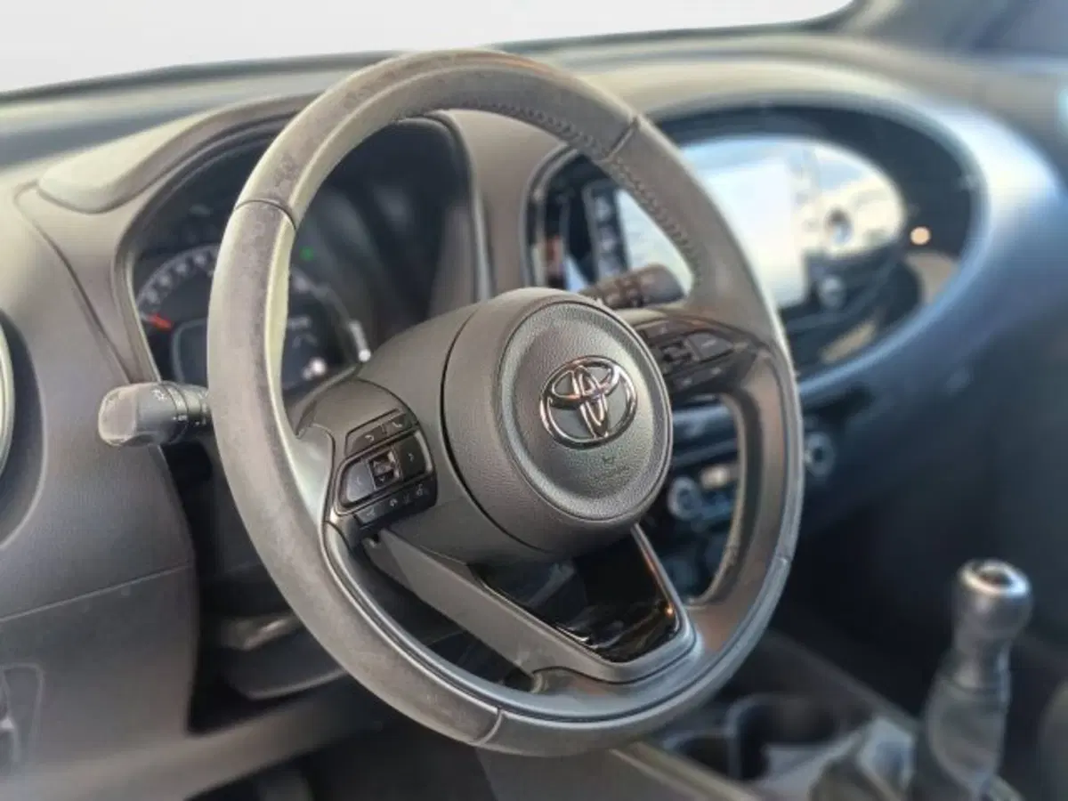 Toyota Aygo X usata a Teramo (17)