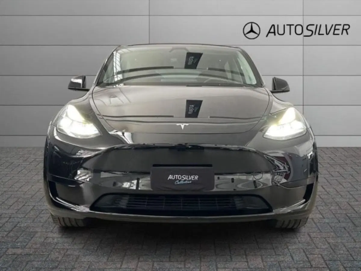 Tesla Model Y usata a Verona (3)