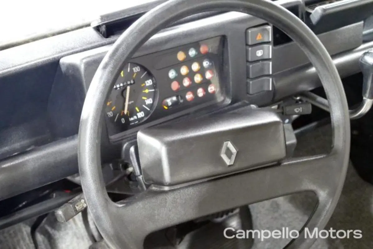 Renault 4 usata a Venezia (10)