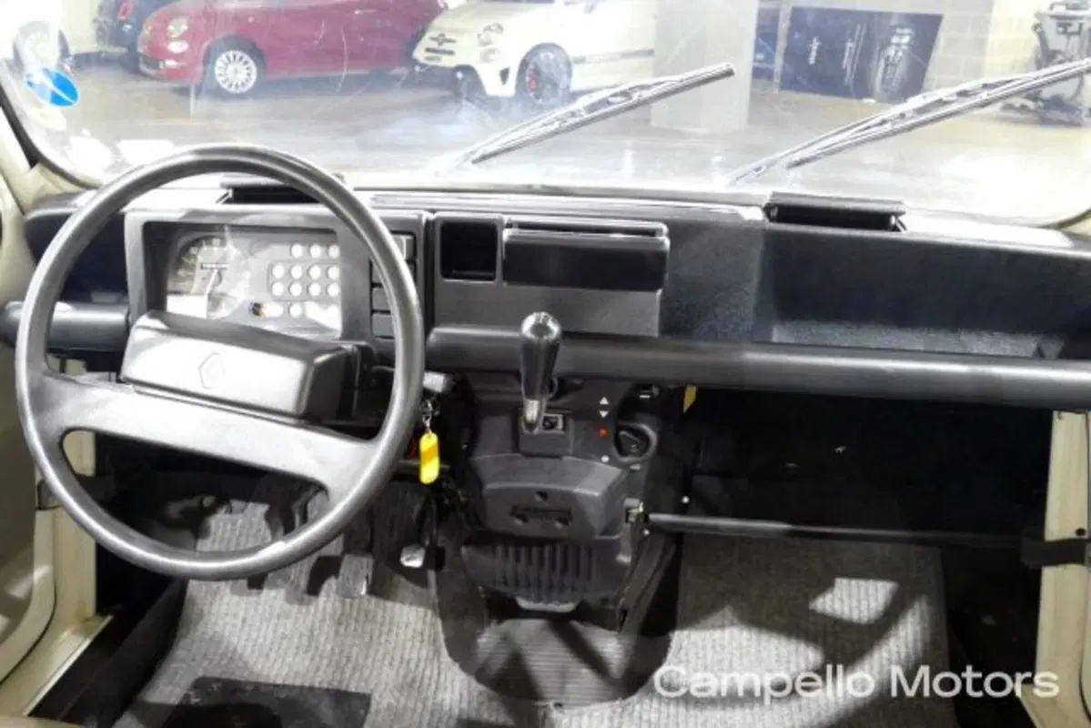 Renault 4 usata a Venezia (13)