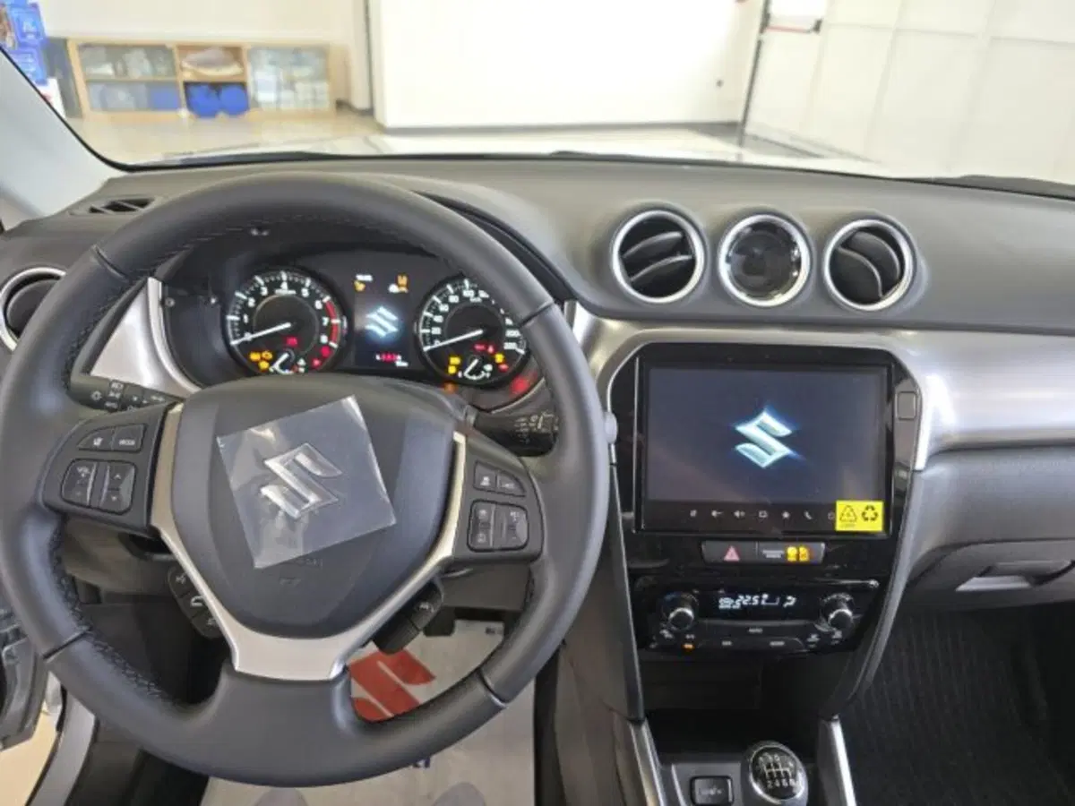 Suzuki Vitara nuova a Reggio Emilia (11)