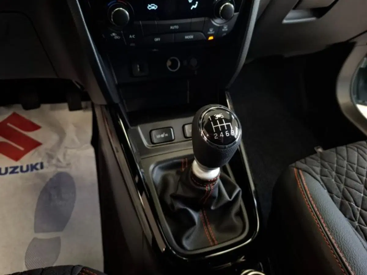 Suzuki Vitara nuova a Reggio Emilia (11)