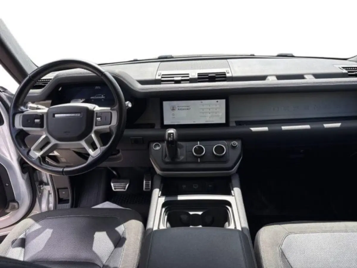 Land Rover Defender usata a Lecce (11)