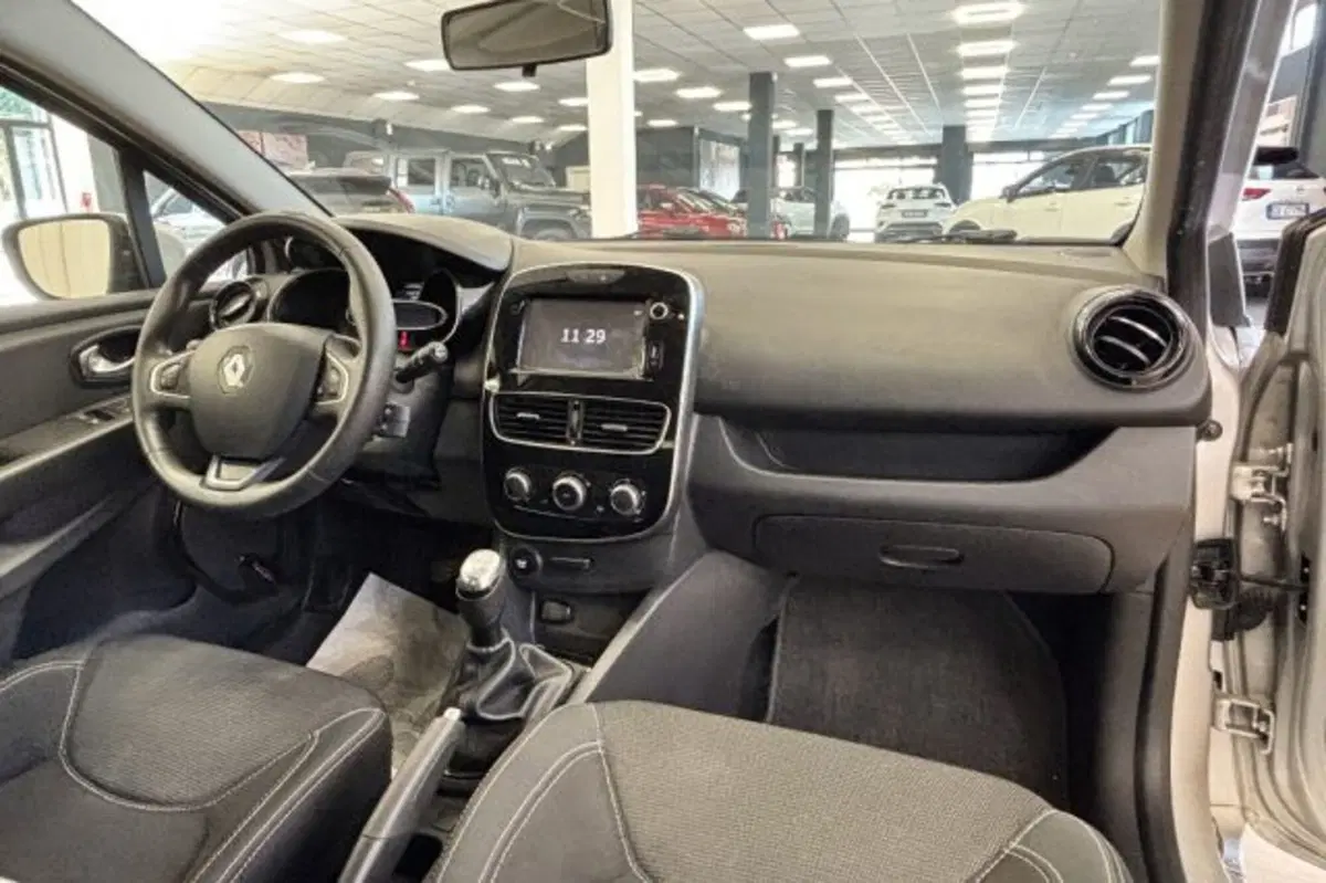 Renault Clio usata a Latina (9)
