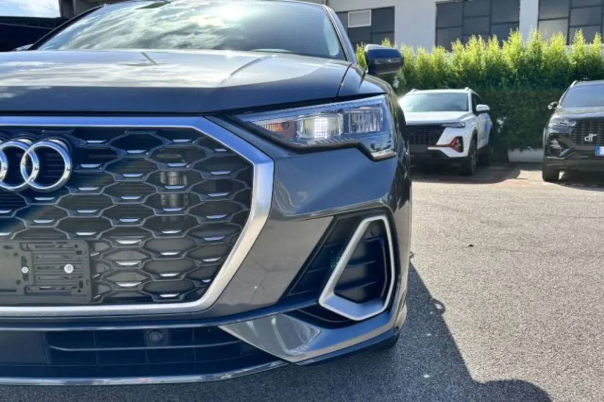 Audi Q3 Sportback usata a Latina (11)