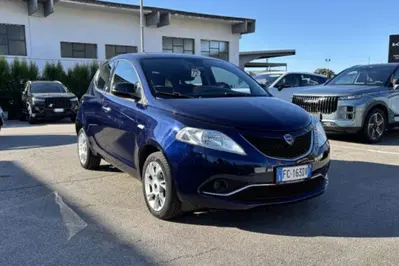 Lancia Ypsilon 1.2 69 CV 5 porte Opening Edition del 2016 usata a Fondi