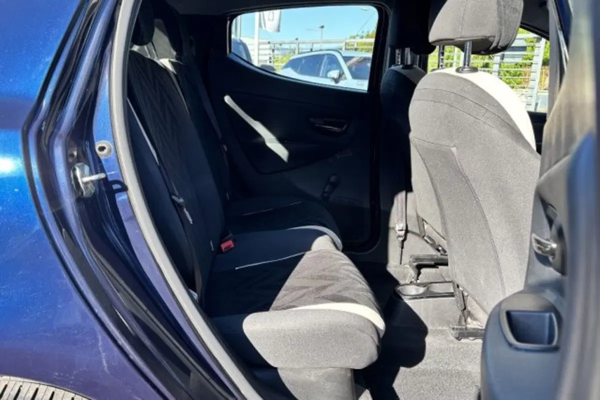 Lancia Ypsilon usata a Latina (10)