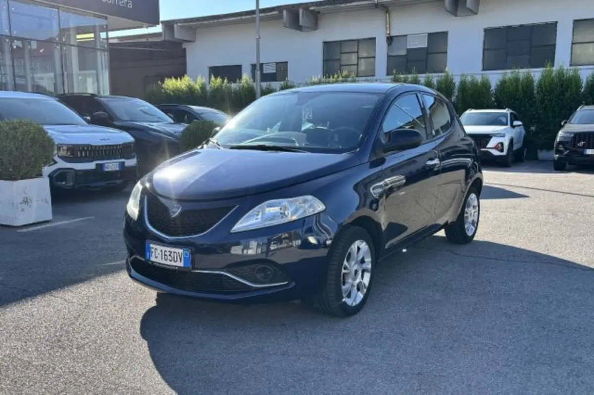 Lancia Ypsilon usata a Latina (3)