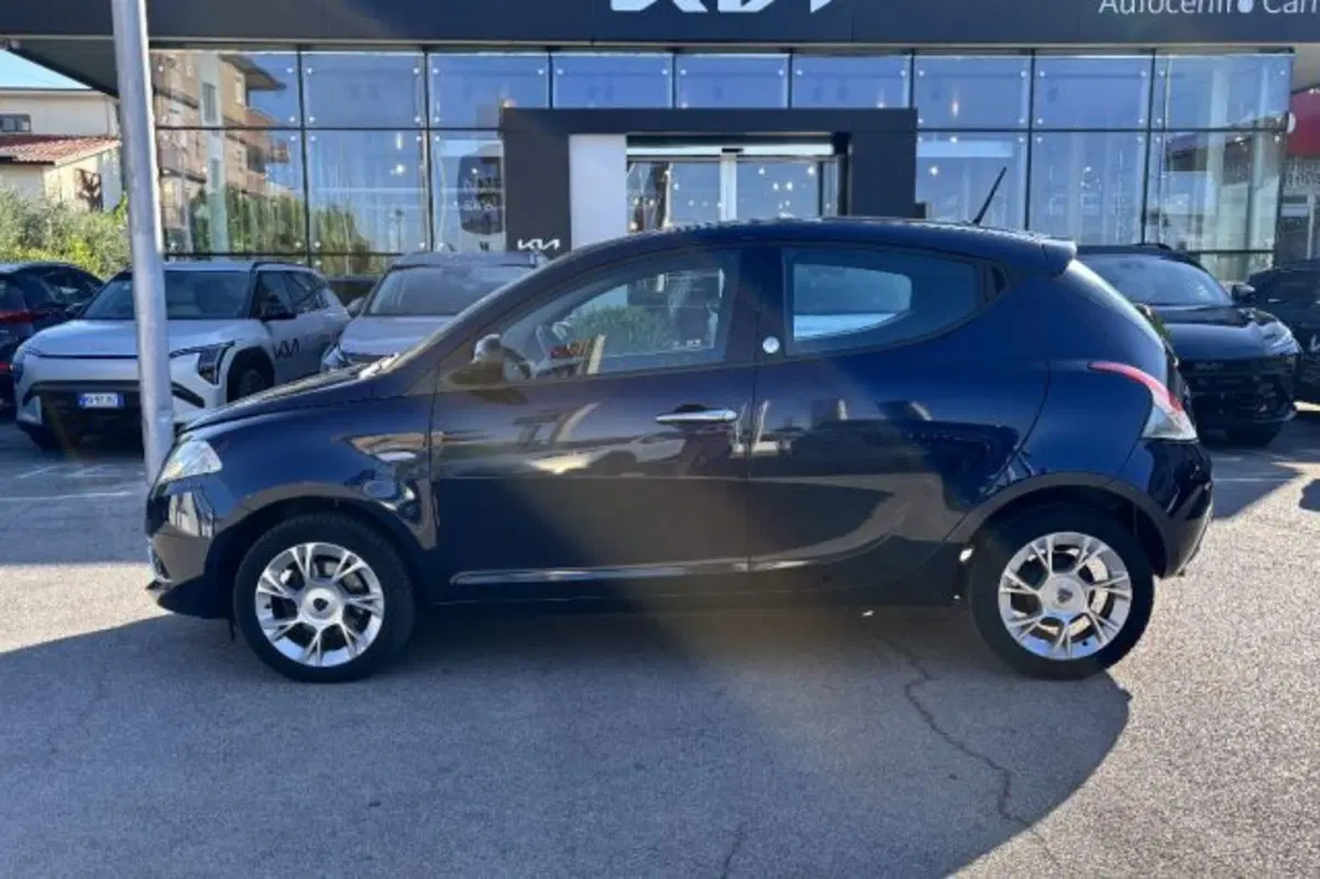 Lancia Ypsilon usata a Latina (4)