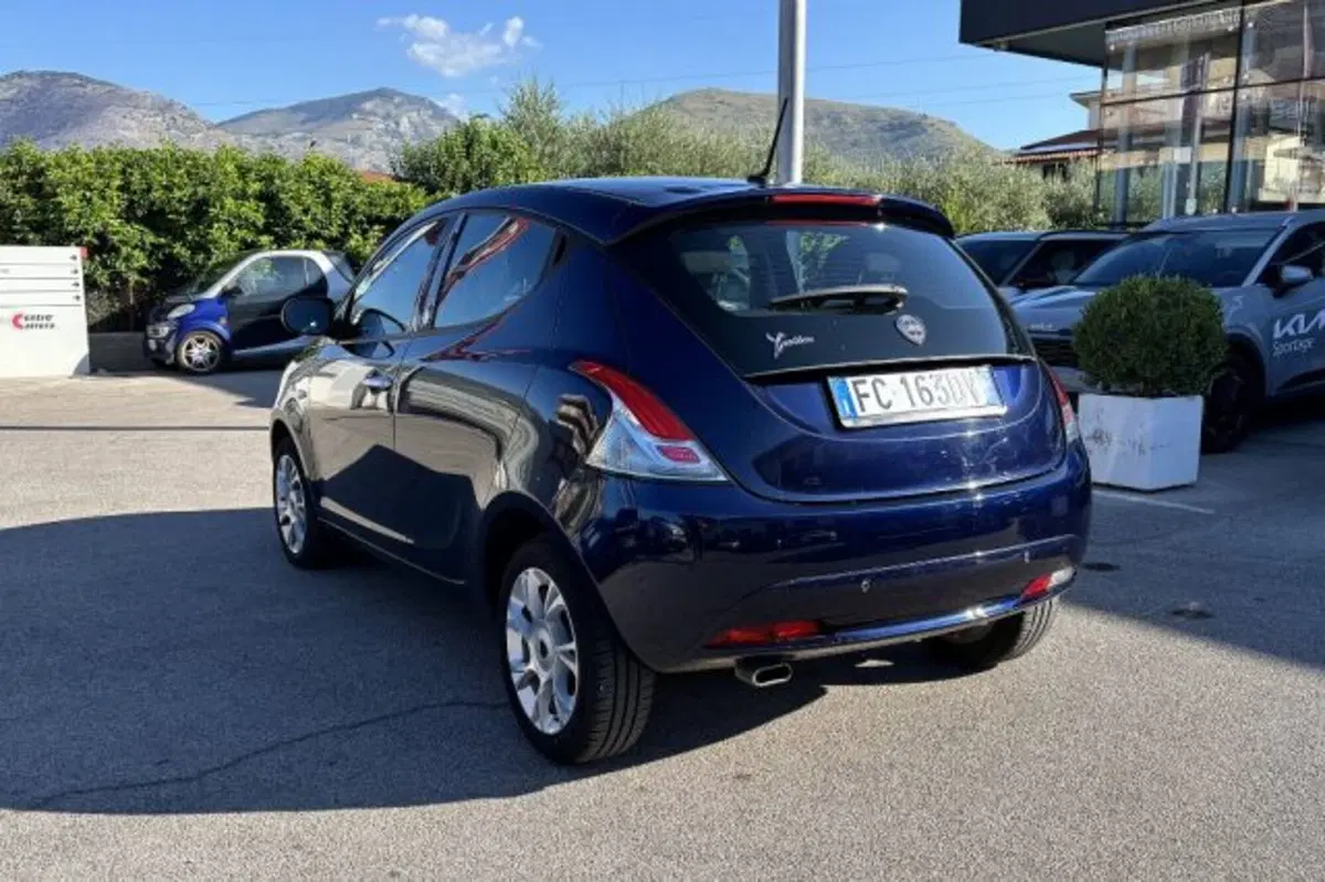 Lancia Ypsilon usata a Latina (5)