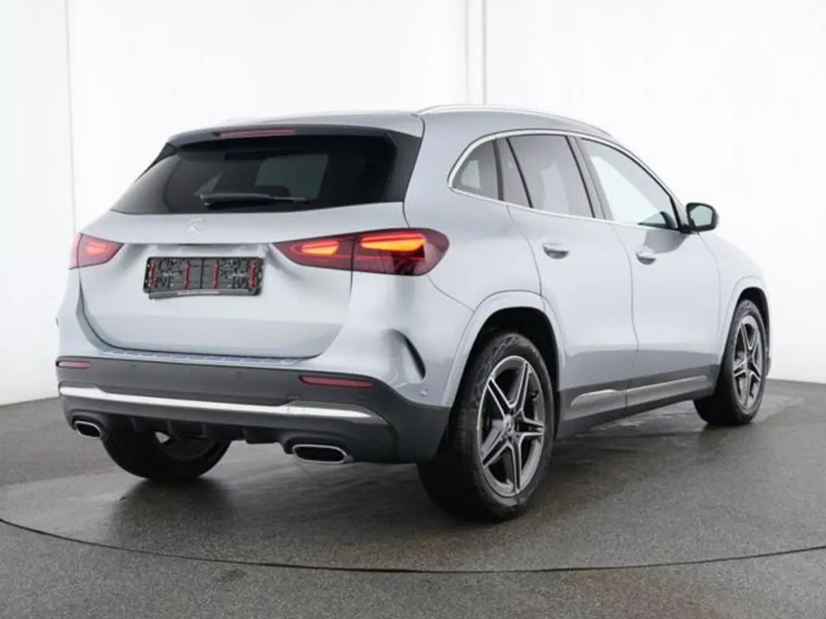 Mercedes-Benz GLA SUV usata a Milano (2)