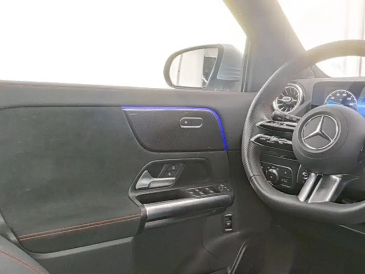 Mercedes-Benz GLA SUV usata a Novara (9)