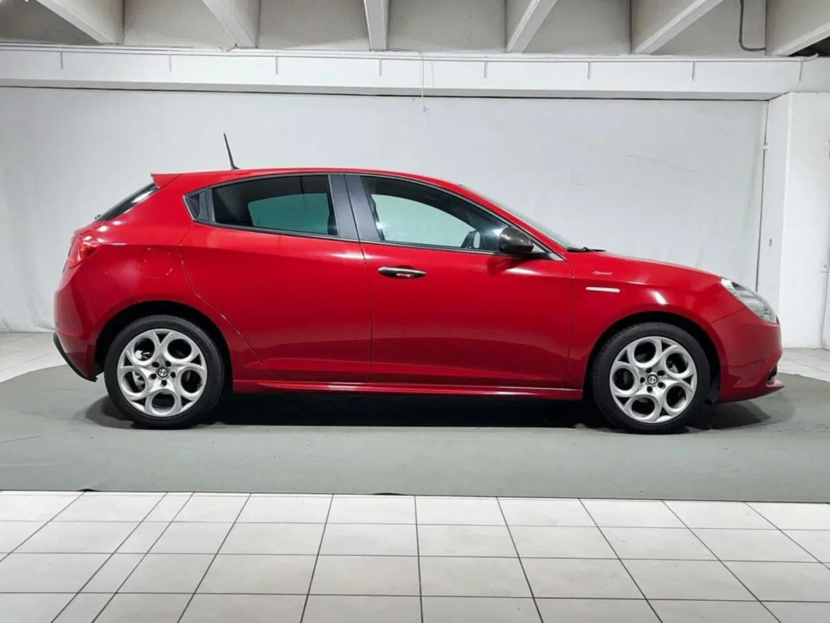 Alfa Romeo Giulietta usata a Sondrio (6)