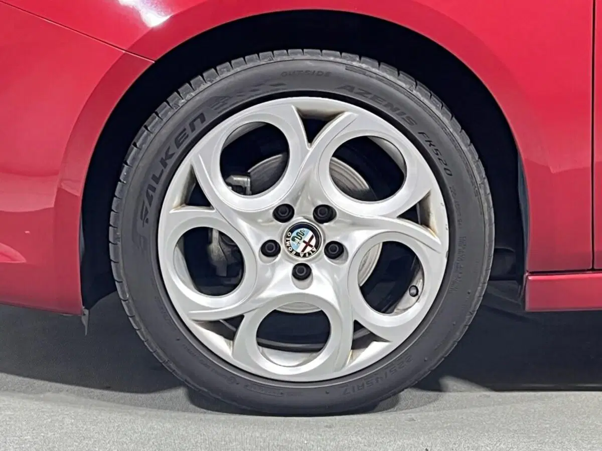 Alfa Romeo Giulietta usata a Sondrio (9)