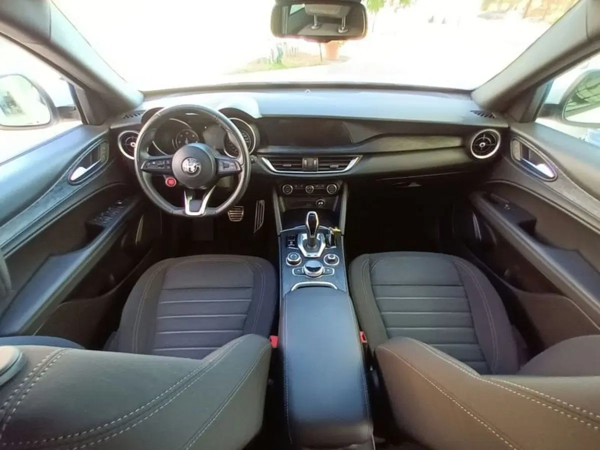 Alfa Romeo Stelvio usata a Bari (19)