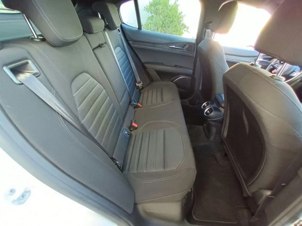 Alfa Romeo Stelvio usata a Bari (20)