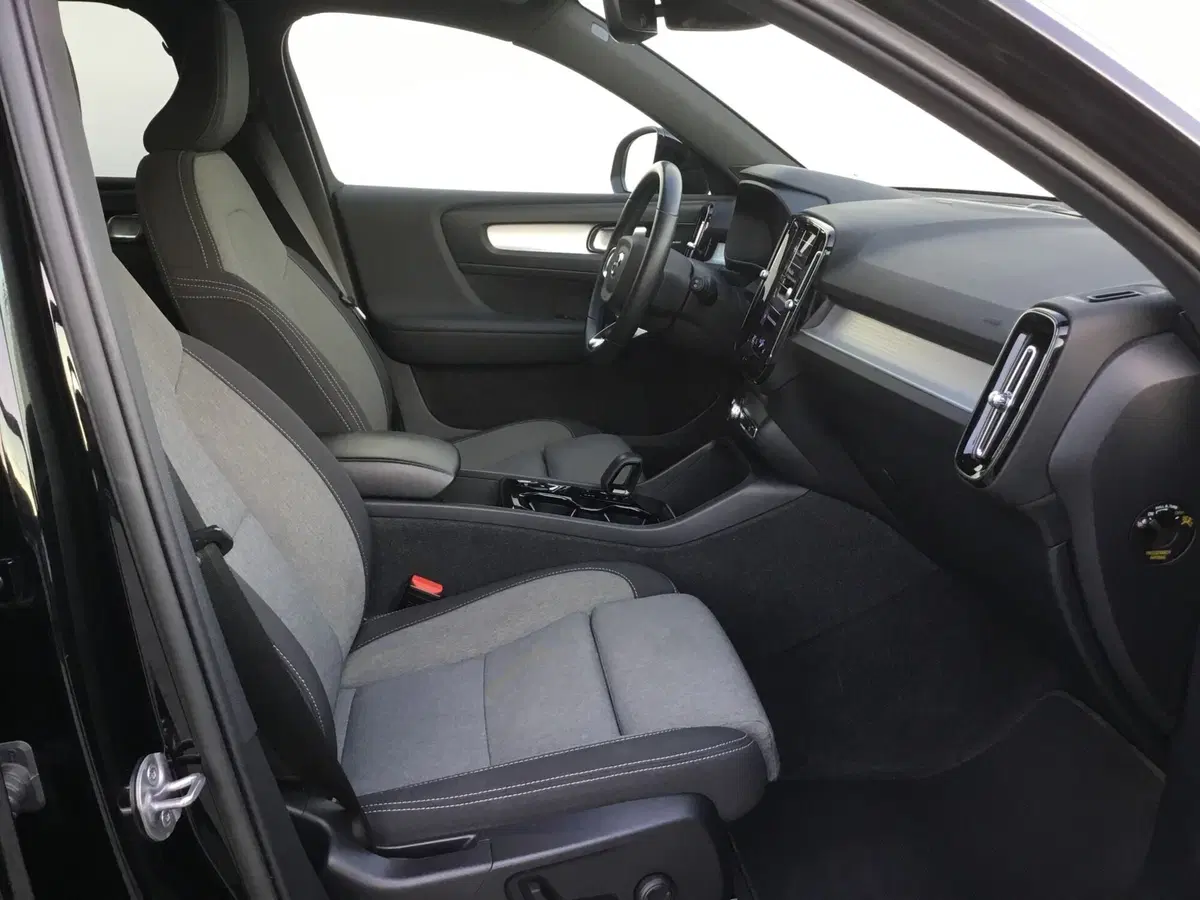 Volvo XC40 usata a Napoli (11)