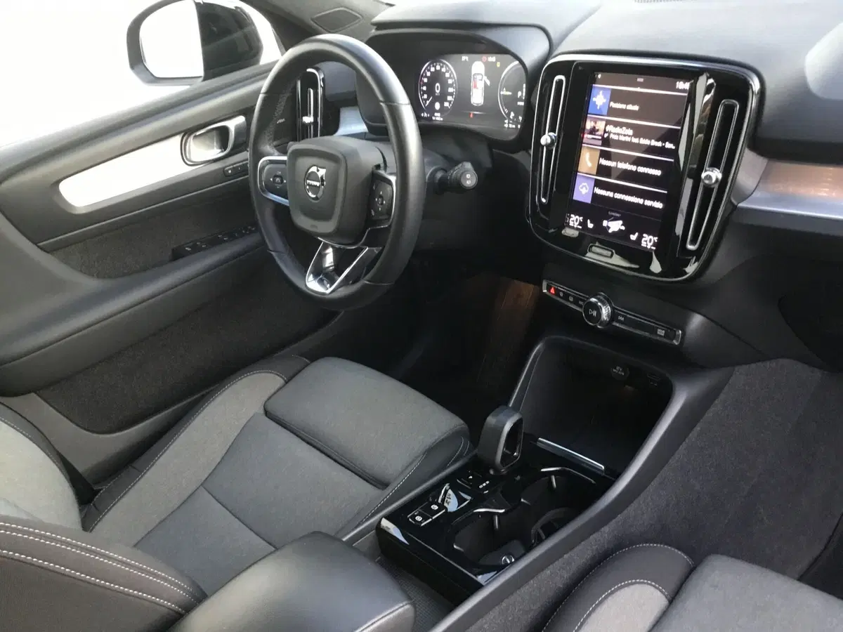Volvo XC40 usata a Napoli (12)
