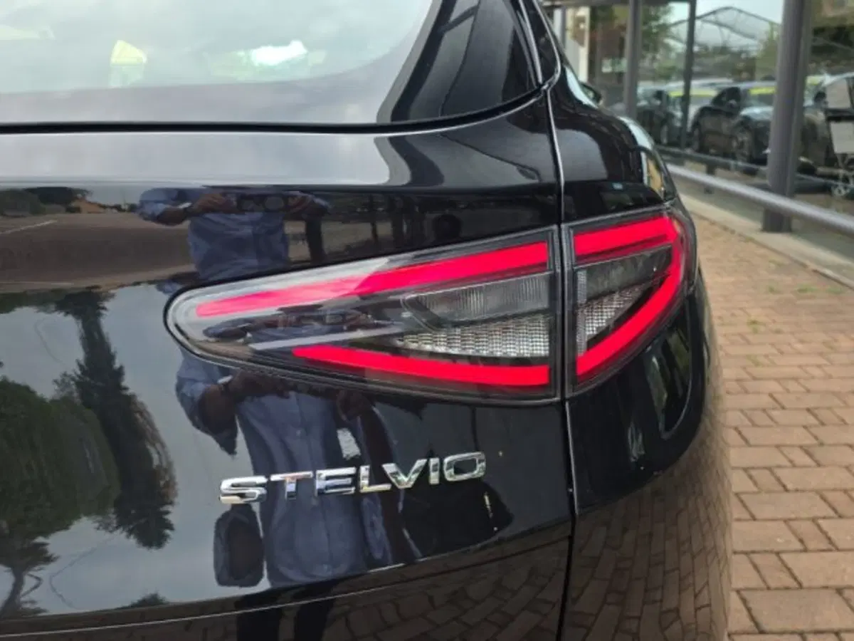 Alfa Romeo Stelvio nuova a Monza e Brianza (15)