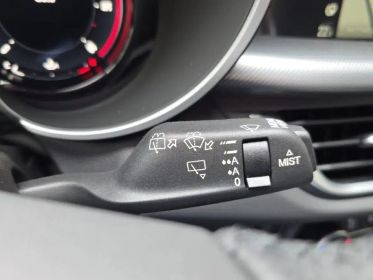 Alfa Romeo Stelvio nuova a Monza e Brianza (19)