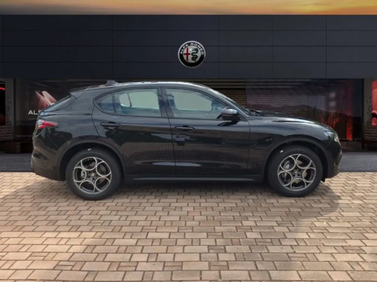 Alfa Romeo Stelvio nuova a Monza e Brianza (4)