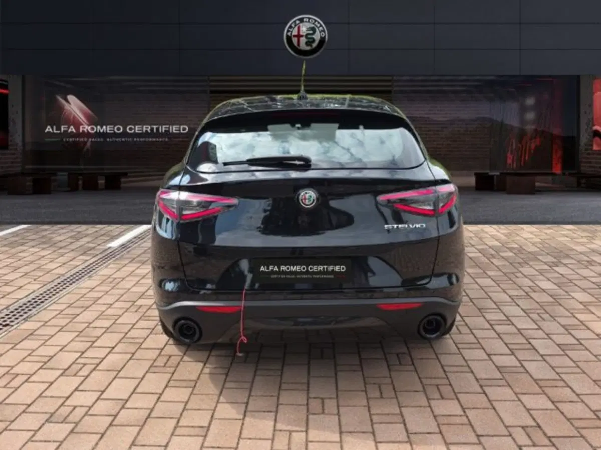 Alfa Romeo Stelvio nuova a Monza e Brianza (5)