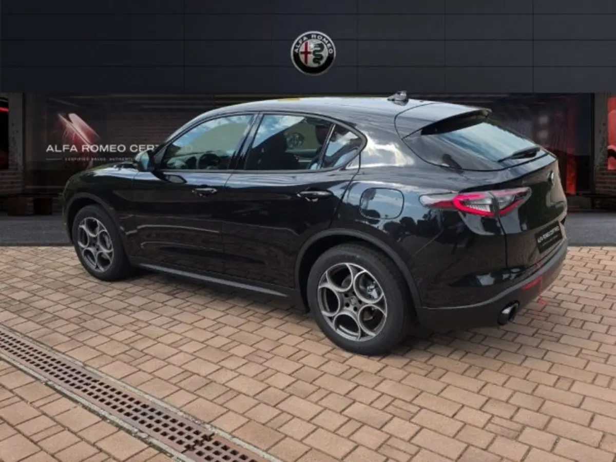 Alfa Romeo Stelvio nuova a Monza e Brianza (7)