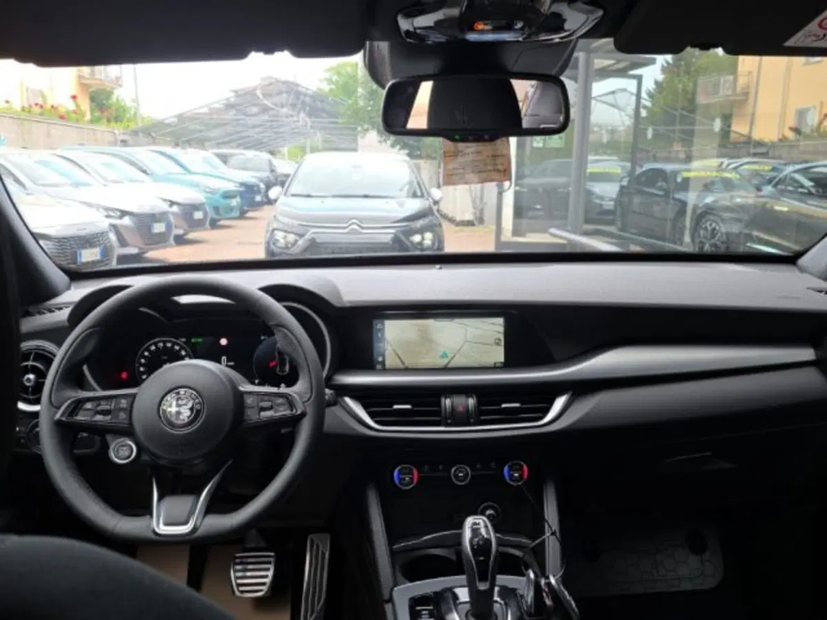 Alfa Romeo Stelvio nuova a Monza e Brianza (8)