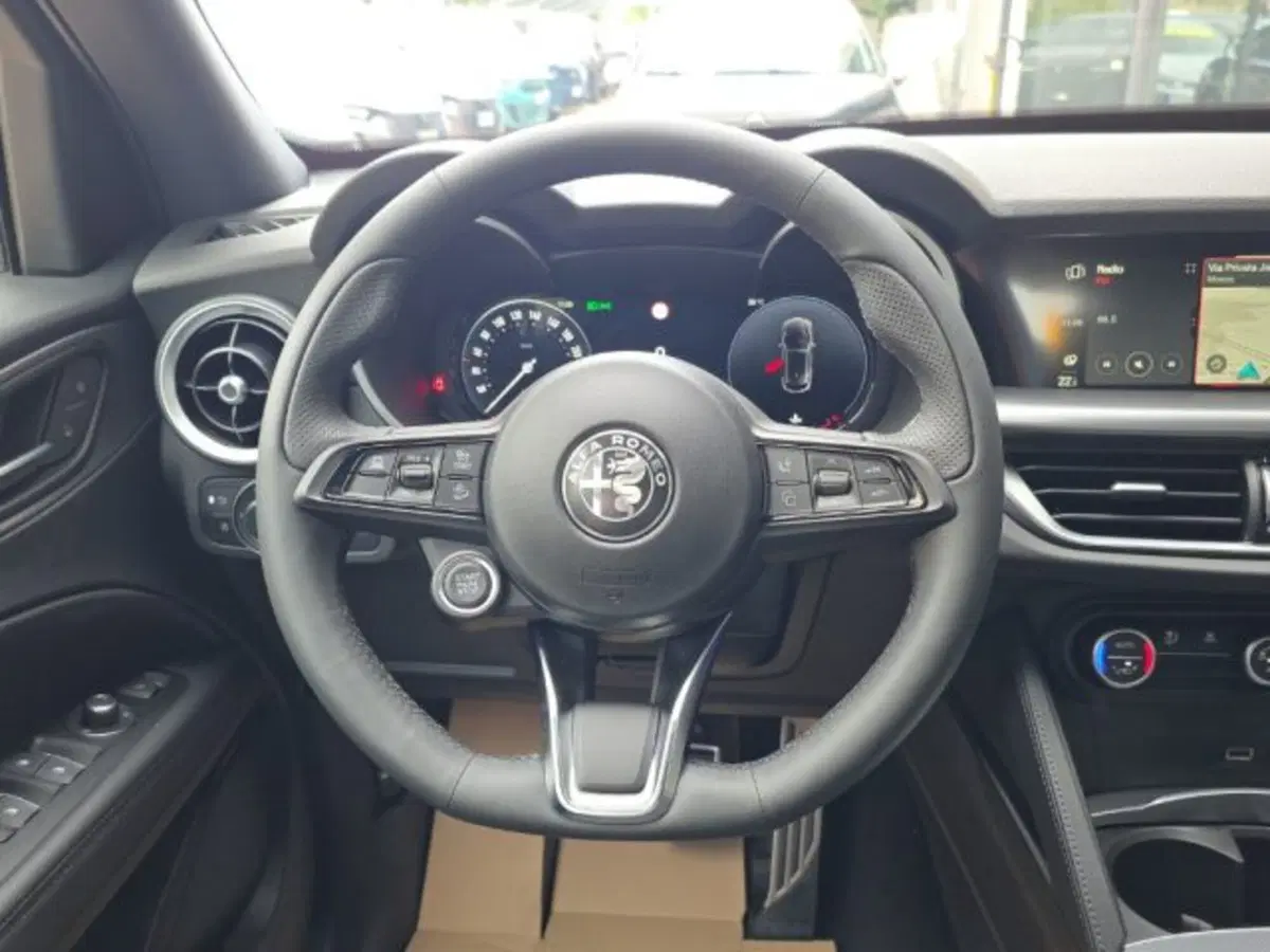 Alfa Romeo Stelvio nuova a Monza e Brianza (9)