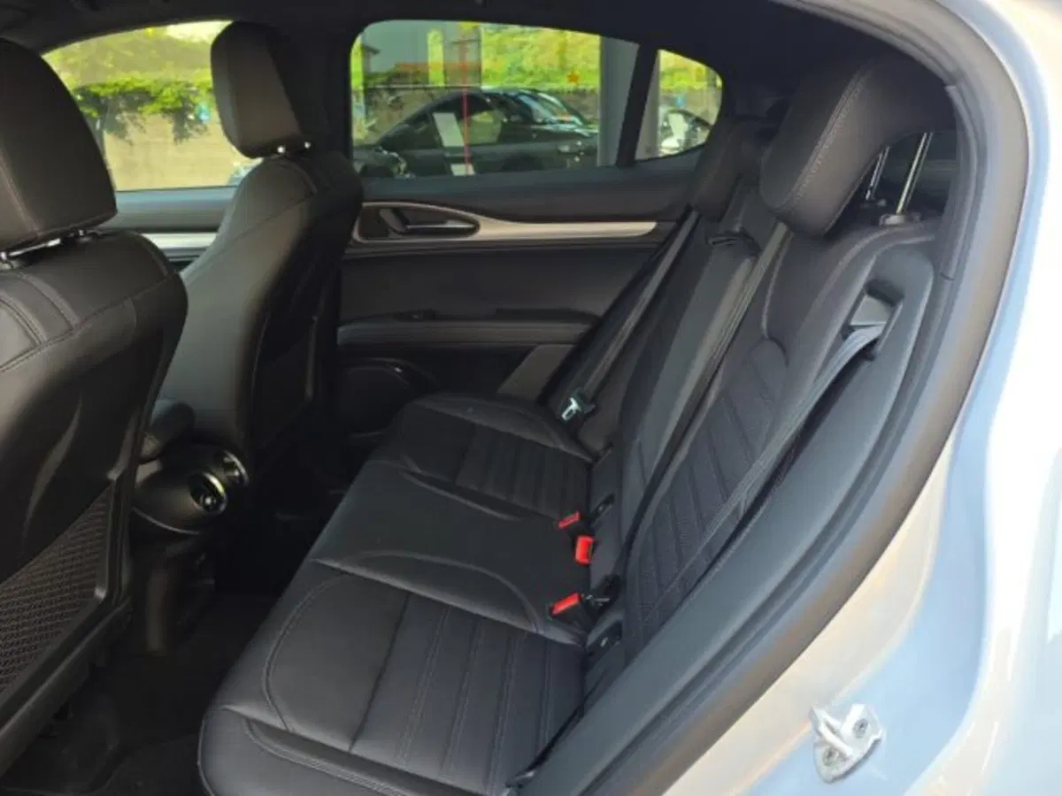 Alfa Romeo Stelvio nuova a Monza e Brianza (12)