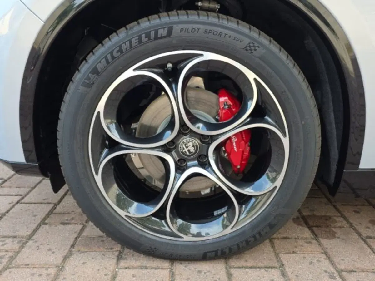 Alfa Romeo Stelvio nuova a Monza e Brianza (13)