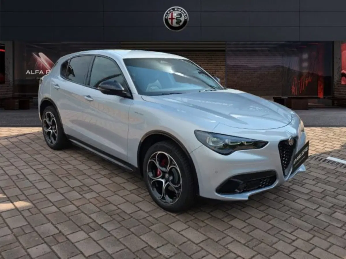 Alfa Romeo Stelvio nuova a Monza e Brianza (3)