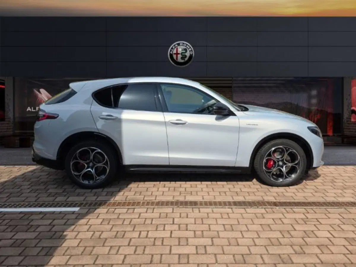 Alfa Romeo Stelvio nuova a Monza e Brianza (4)