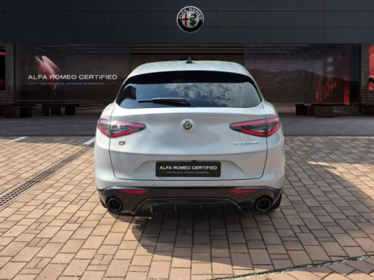 Alfa Romeo Stelvio nuova a Monza e Brianza (5)