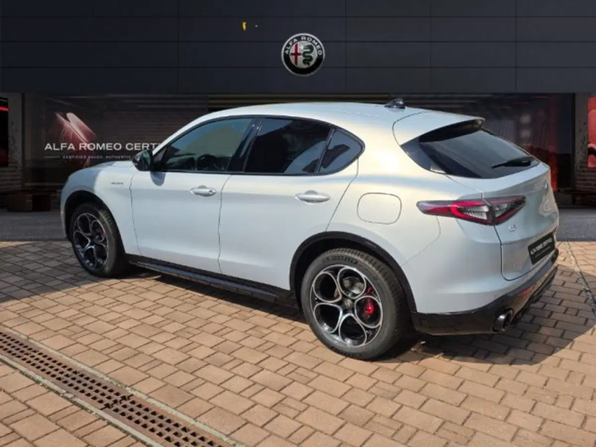 Alfa Romeo Stelvio nuova a Monza e Brianza (7)