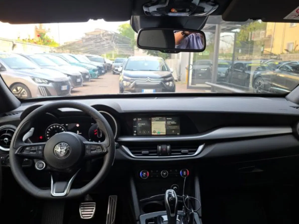 Alfa Romeo Stelvio nuova a Monza e Brianza (8)