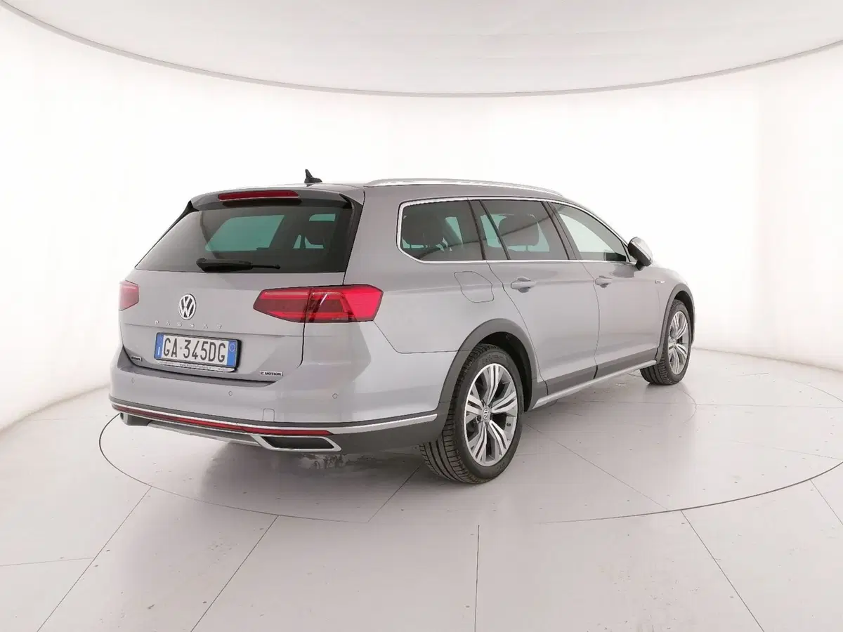 Volkswagen Passat Variant usata a Roma (2)