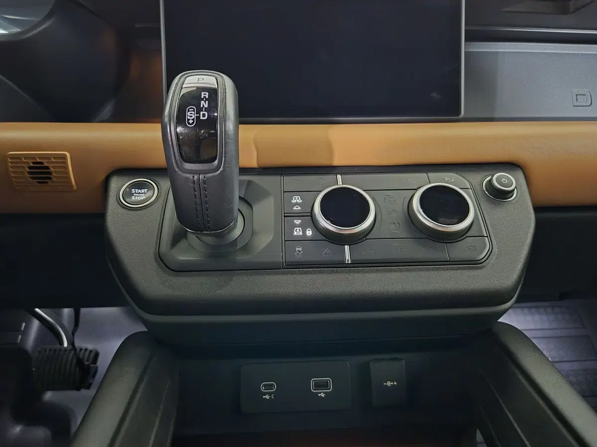 Land Rover Defender usata a Torino (10)