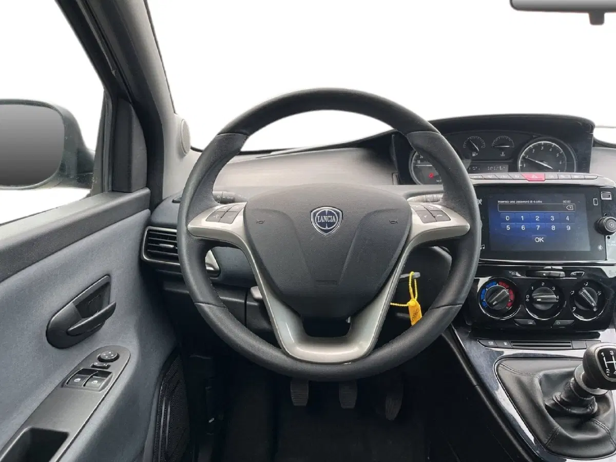 Lancia Ypsilon usata a Torino (11)
