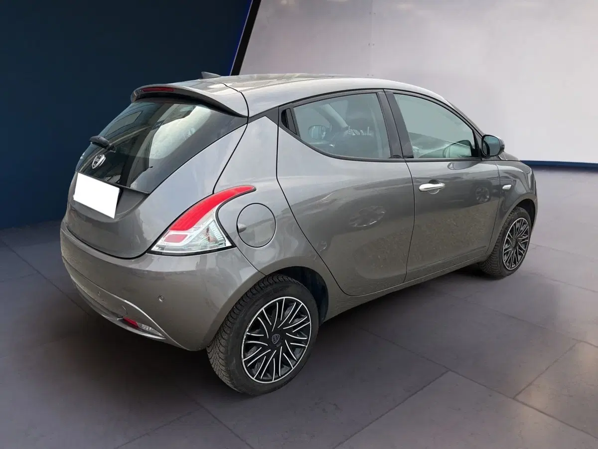 Lancia Ypsilon usata a Torino (5)