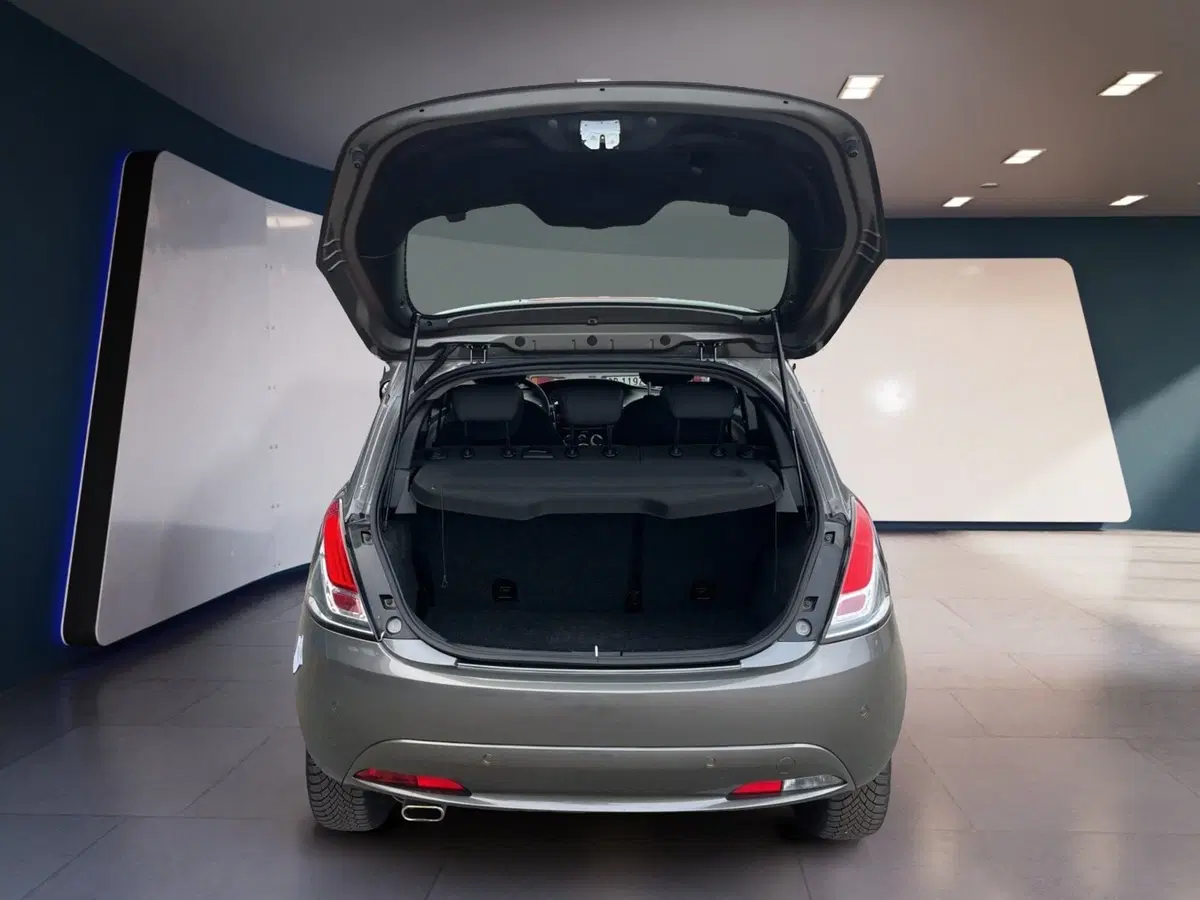 Lancia Ypsilon usata a Torino (7)