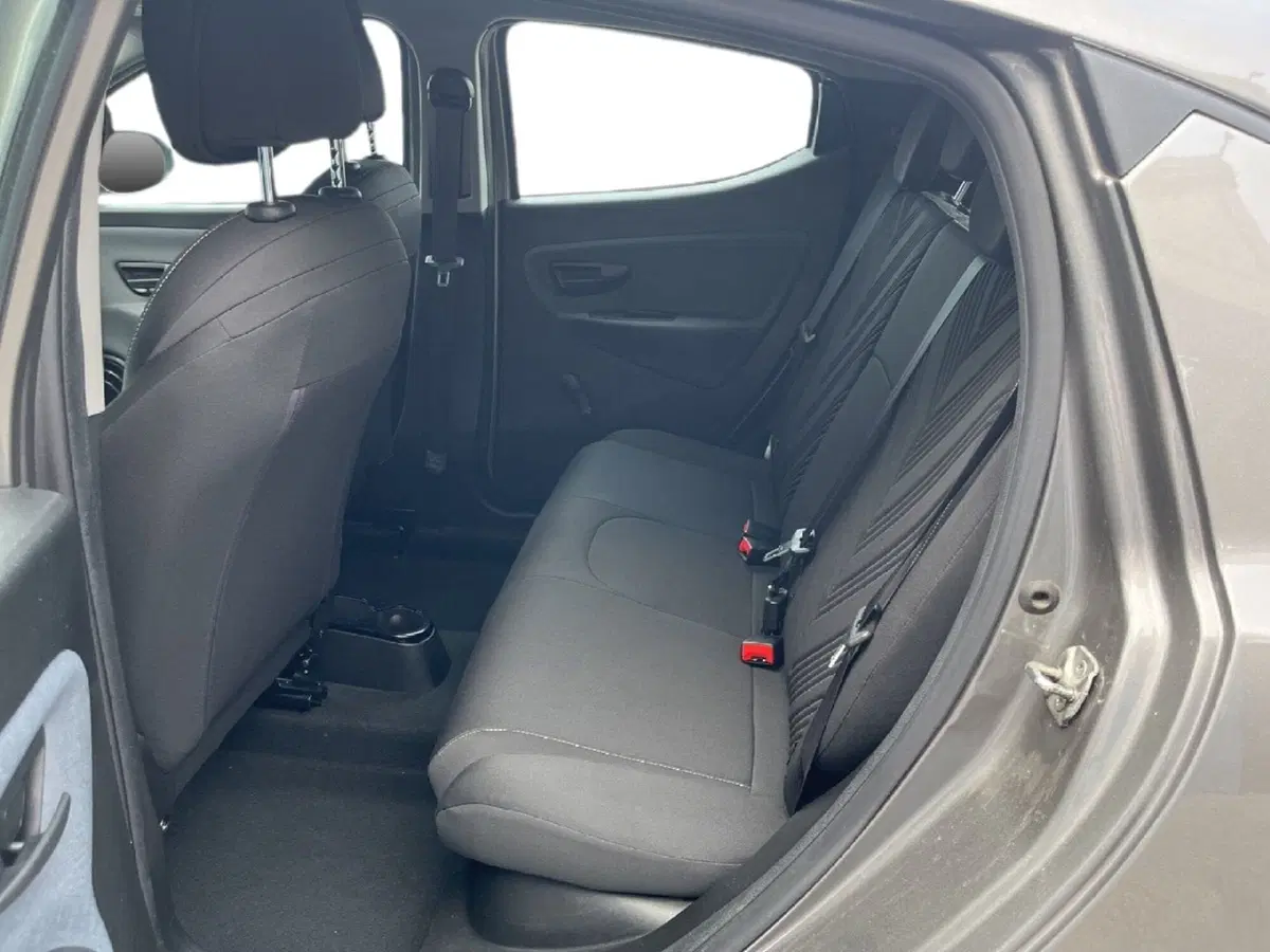 Lancia Ypsilon usata a Torino (8)