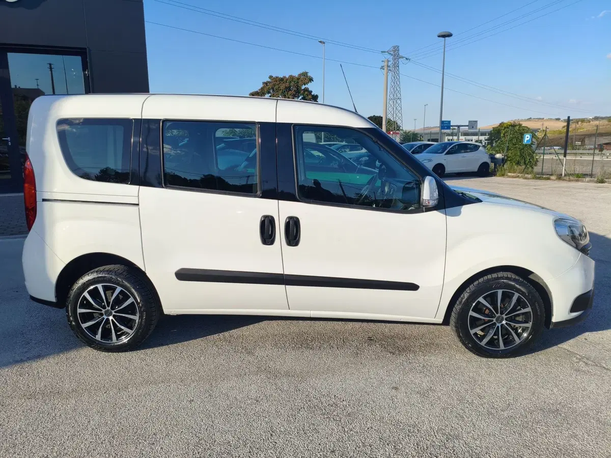 Fiat Doblò usata a Matera (5)
