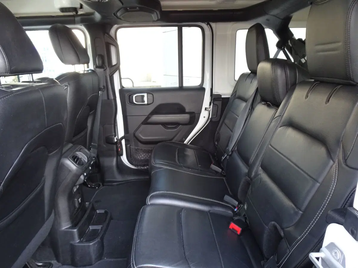 Jeep Wrangler Unlimited usata a Padova (9)