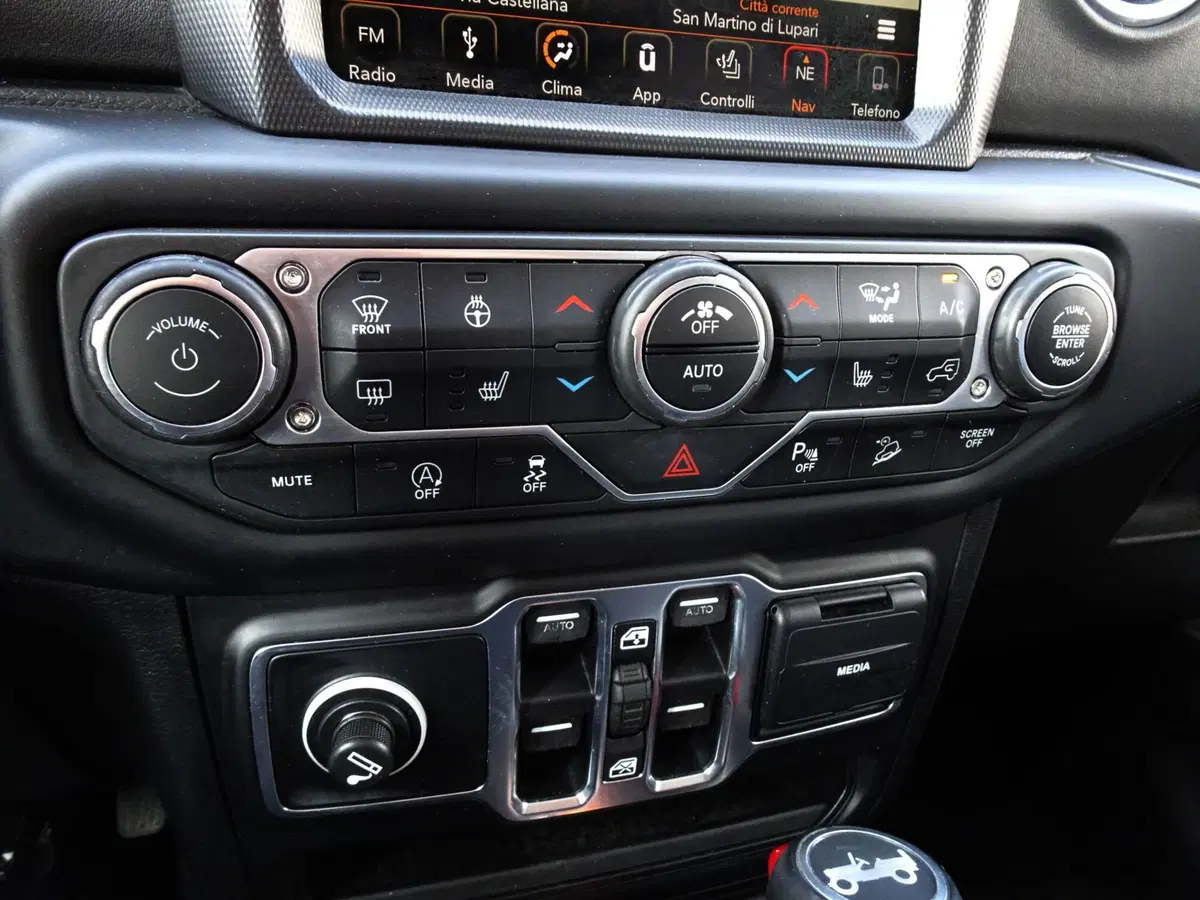 Jeep Wrangler Unlimited usata a Padova (13)